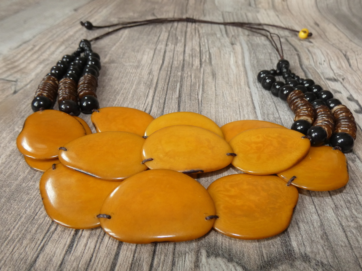 Náhrdelník (tagua placky, žluté)