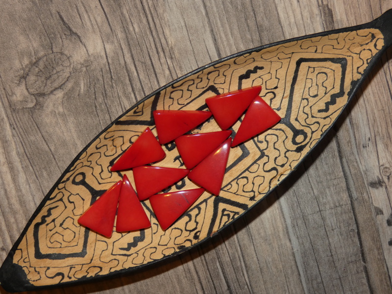 Tagua trojúhelník (skrz, červený)