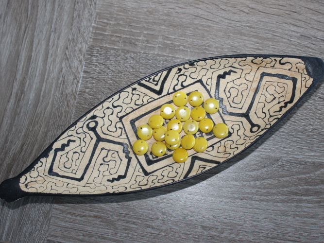 Tagua - placička 12 mm (2 díry, žlutá)