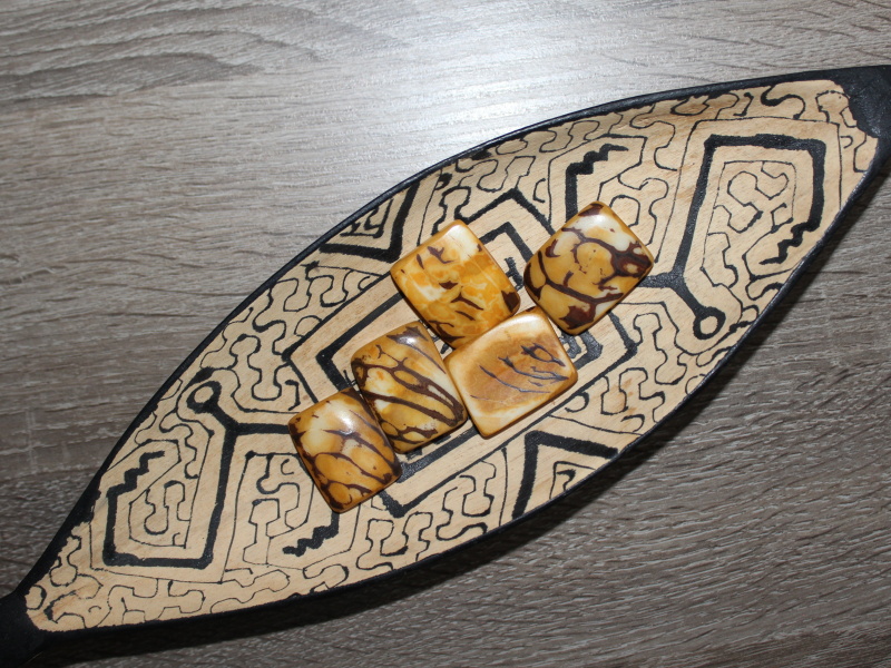 Tagua obdélník (žlutý, 2 dírky)