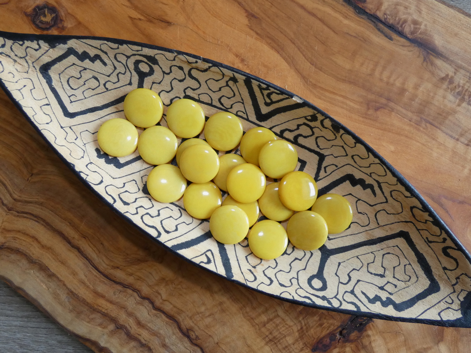 Tagua - placička 18 mm (žlutá)