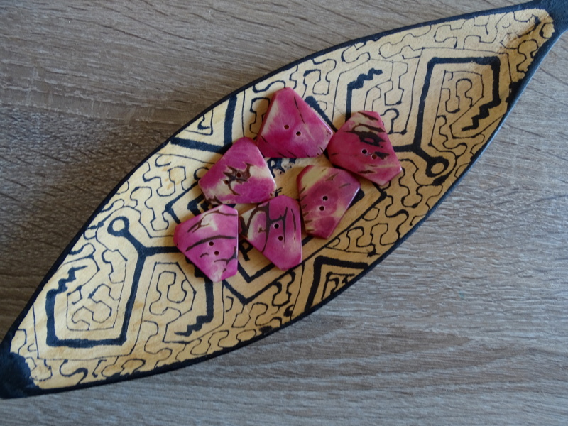 Knoflík troj (světle růžový)