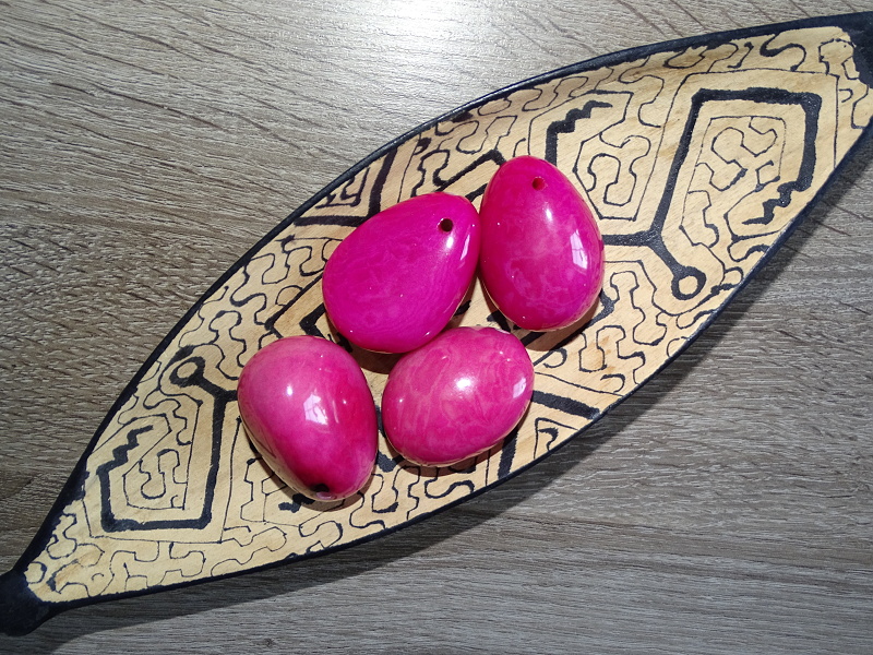 Tagua - maxikorálek (růžový, perforovaný na špičce)