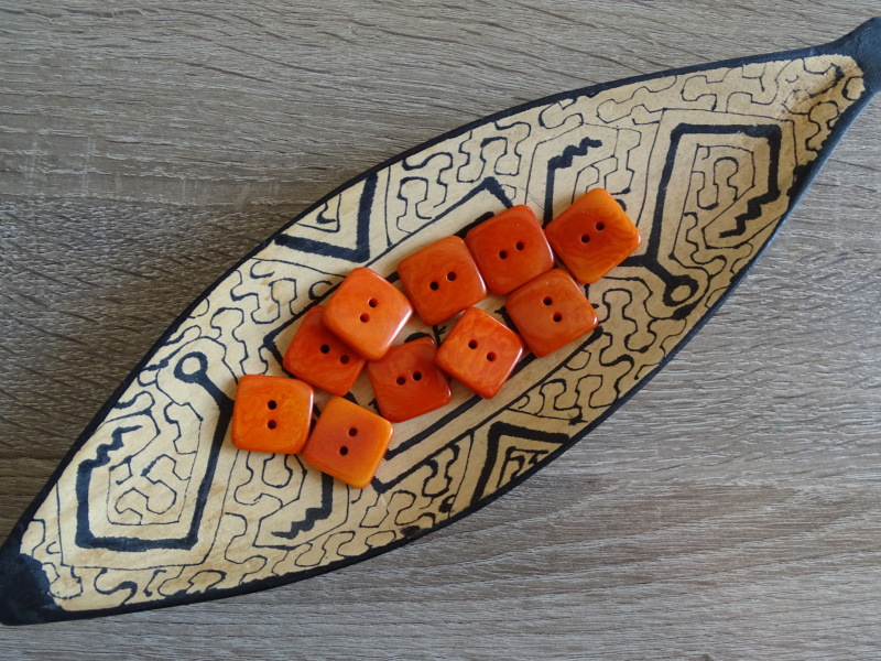 Knoflík čtvereček (oranžový)