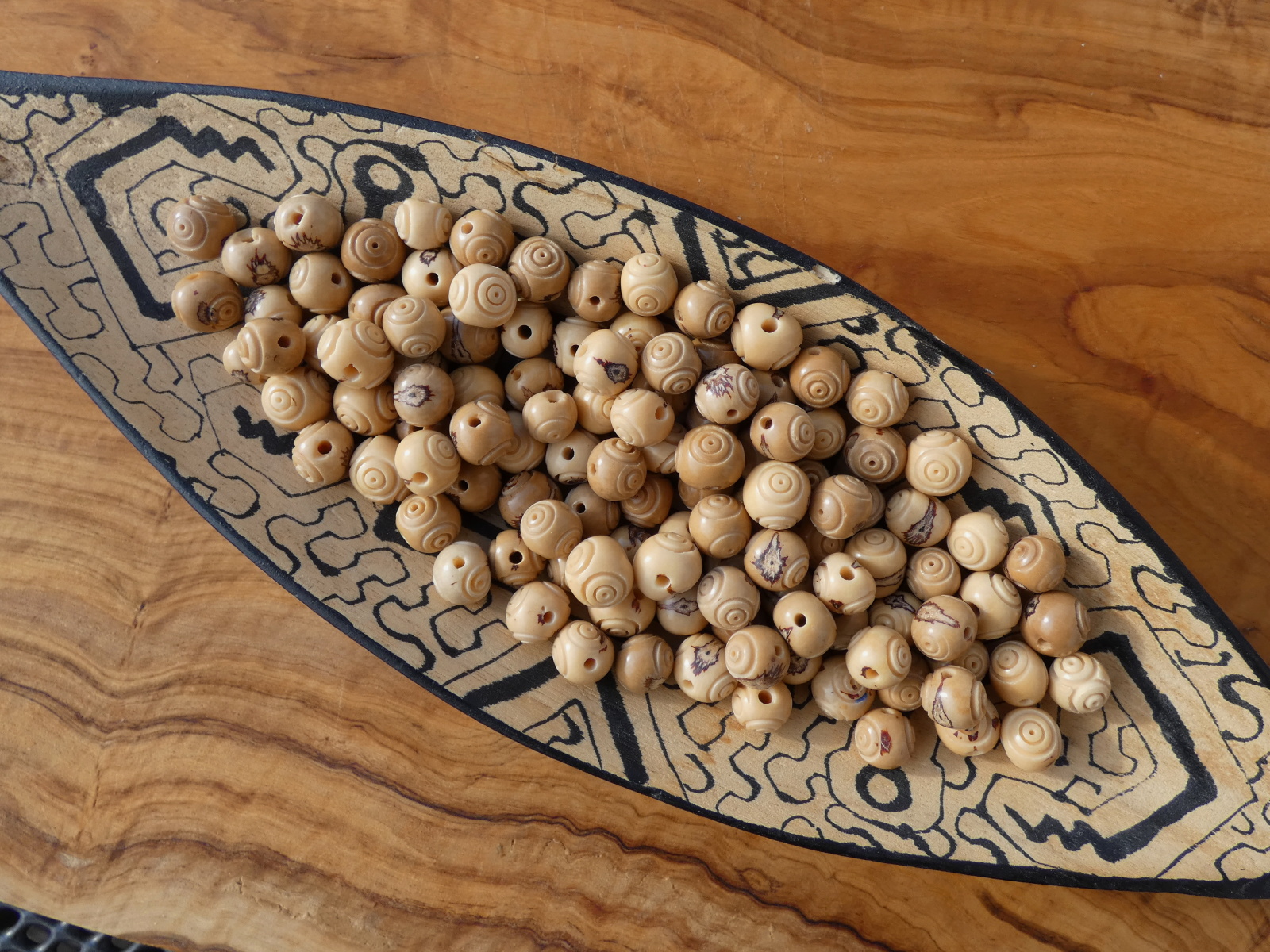 Acai (světlý, vyřezávaný)