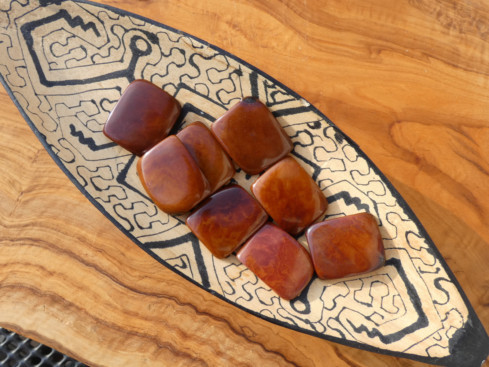 Tagua obdélník (hnědý, 2 dírky, bez kresby)