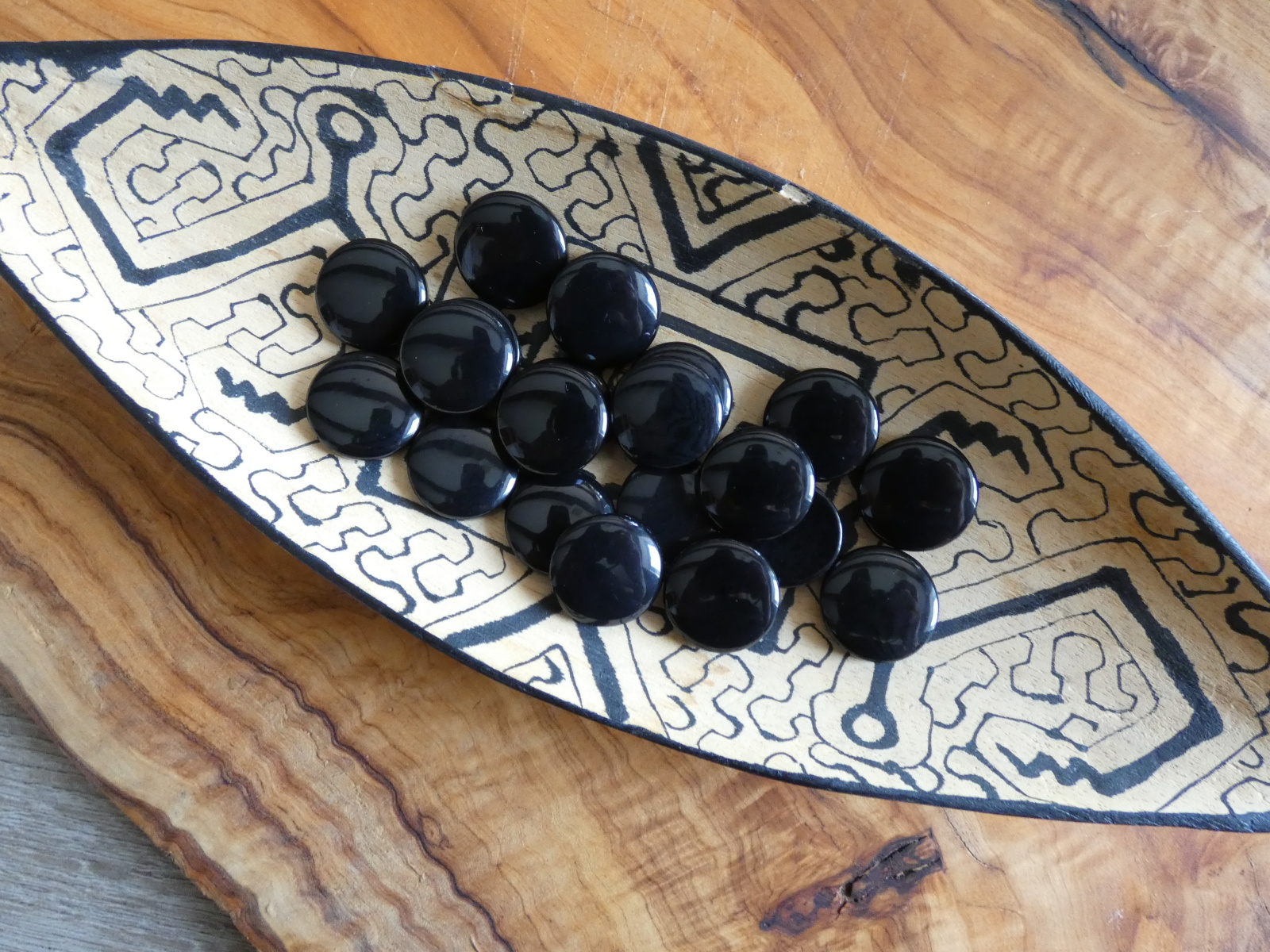 Tagua - placička 18 mm (černá)