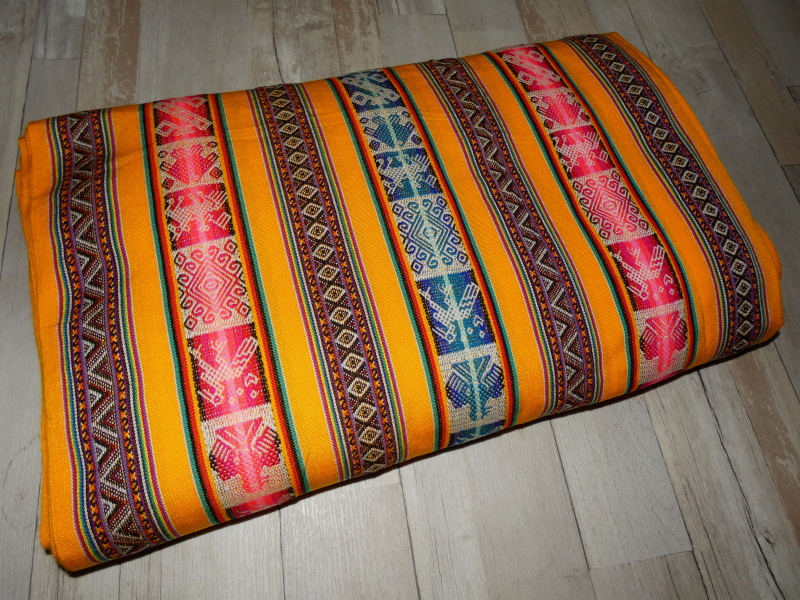 Látka (žlutá se vzorem, 1 metr)