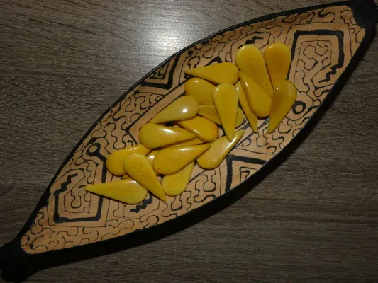 Tagua slzička (skrz, žlutá)