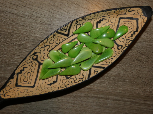 Tagua slzička (skrz, světle zelená I)