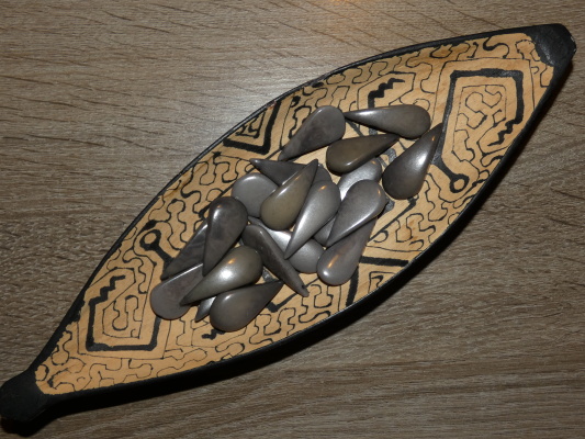 Tagua slzička (skrz, šedá)