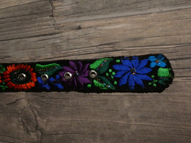 Obojek střední IV (vyšívaný, 48 cm)