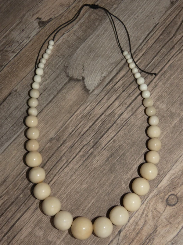 Náhrdelník (perličky tagua III)