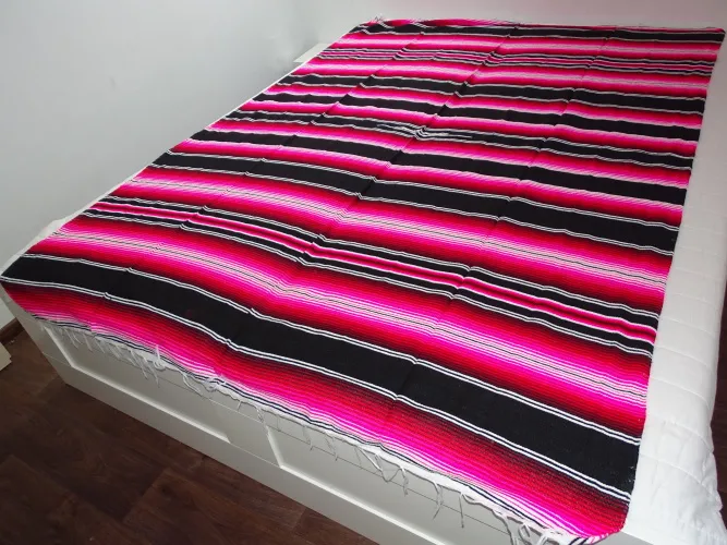 Serape (růžovočerné)
