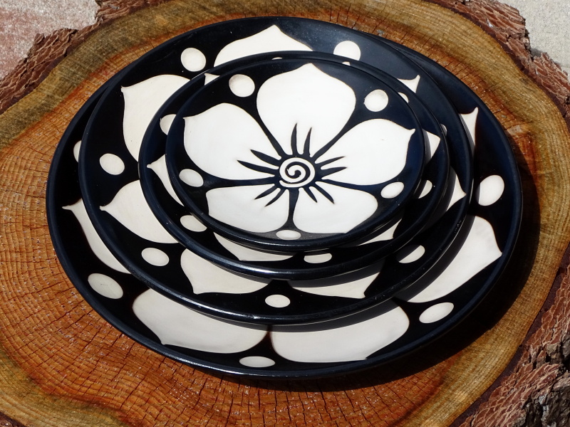 Dekorativní talíř velký (květ, 25 cm)