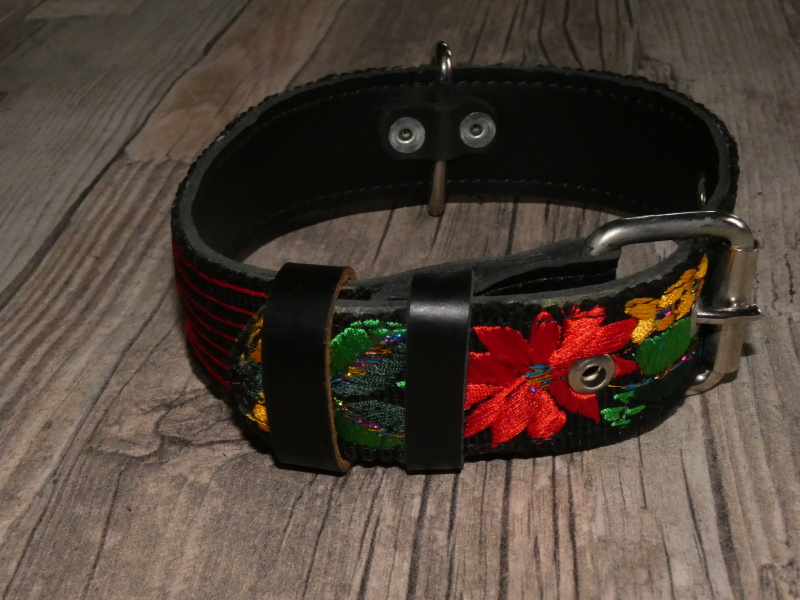 Obojek střední I (vyšívaný, 48 cm)