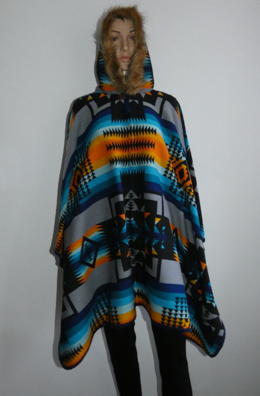 Pončo (lamí vlna, Ekvádor, vzor III)