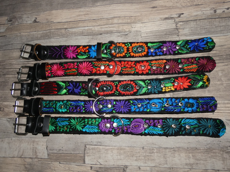 Obojek střední I (vyšívaný, 48 cm)