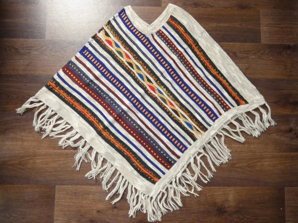 Pončo (50% lamí vlna, světlé)