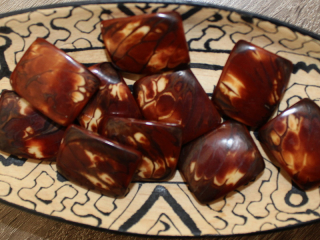 Tagua obdélník (hnědý, 2 dírky)
