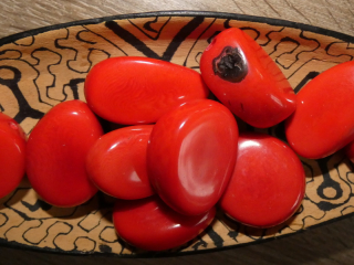 Tagua - oblázek (podélný, červený)