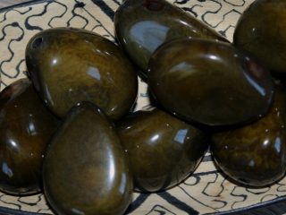 Tagua - maxikorálek (olivový)