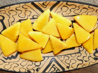 Tagua trojúhelník (dvě dírky, žlutý)