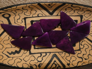 Tagua trojúhelník (dvě dírky, fialový)