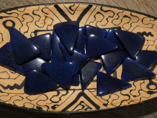 Tagua trojúhelník (dvě dírky, modrý)