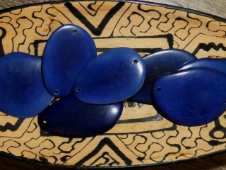 Tagua - plátek (dvě dírky, modrý)