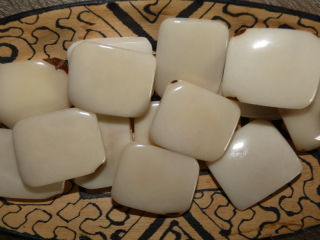 Tagua obdélník (přírodní, 2 dírky, bez kresby)