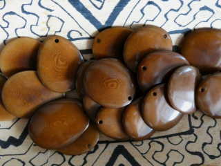 Tagua - plátek (střední, hnědý)