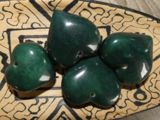 Tagua srdíčko (buclaté, tmavě zelené)
