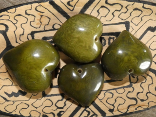 Tagua srdíčko (buclaté, olivové)