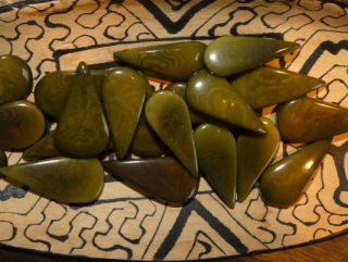 Tagua slzička (skrz, olivová)
