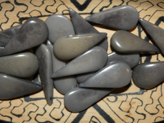 Tagua slzička (skrz, šedá)