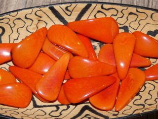 Tagua slza (dvě dírky, oranžová)