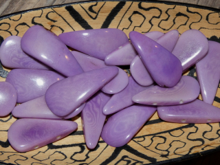 Tagua slza (dvě dírky, světle fialová)