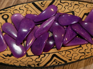 Tagua slza (dvě dírky, fialová)