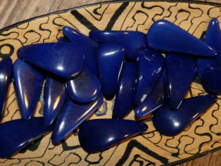 Tagua slza (dvě dírky, modrá)
