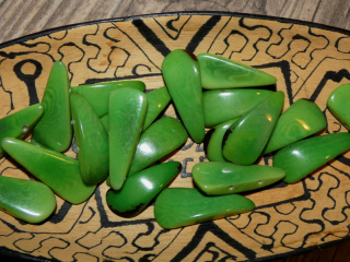 Tagua slza (dvě dírky, světle zelená)
