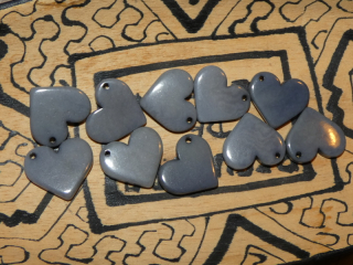Tagua - srdíčko (malinké, šedé)