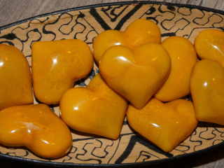 Tagua srdíčko (buclaté, žluté, skrz)