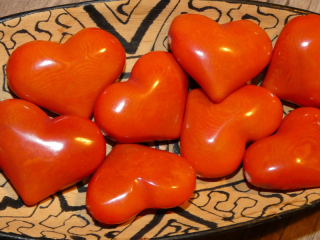 Tagua srdíčko (buclaté, oranžové, skrz)
