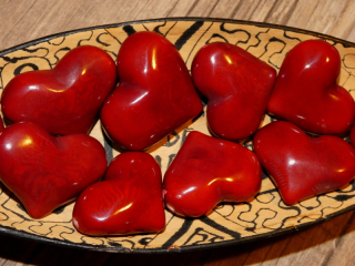 Tagua srdíčko (buclaté, tmavě červené, skrz)