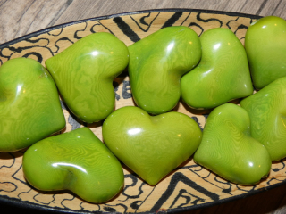 Tagua srdíčko (buclaté, světle zelené, skrz)
