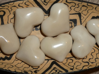 Tagua srdíčko (buclaté, přírodní, skrz)