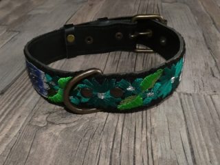 Obojek velký (vyšívaný, 55 cm)