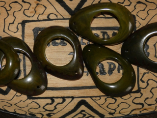 Tagua - donut (olivový)