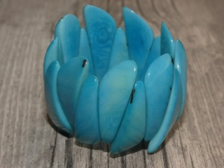 Náramek tagua (úlomky, bledě modrý)